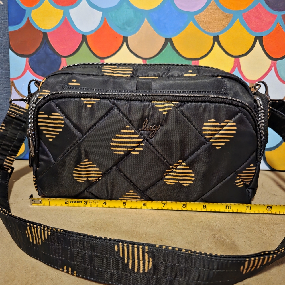 Lug Black and Gold Heart Patterned Crossbody